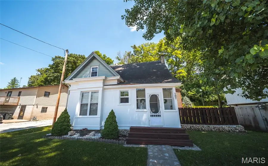 107 N Market Street, Grafton, IL 62037 - #2