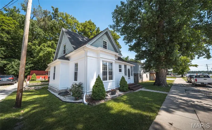 107 N Market Street, Grafton, IL 62037 - #3