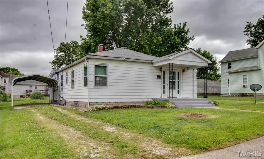 208 E Exchange Street, Jerseyville, IL 62052 - #3