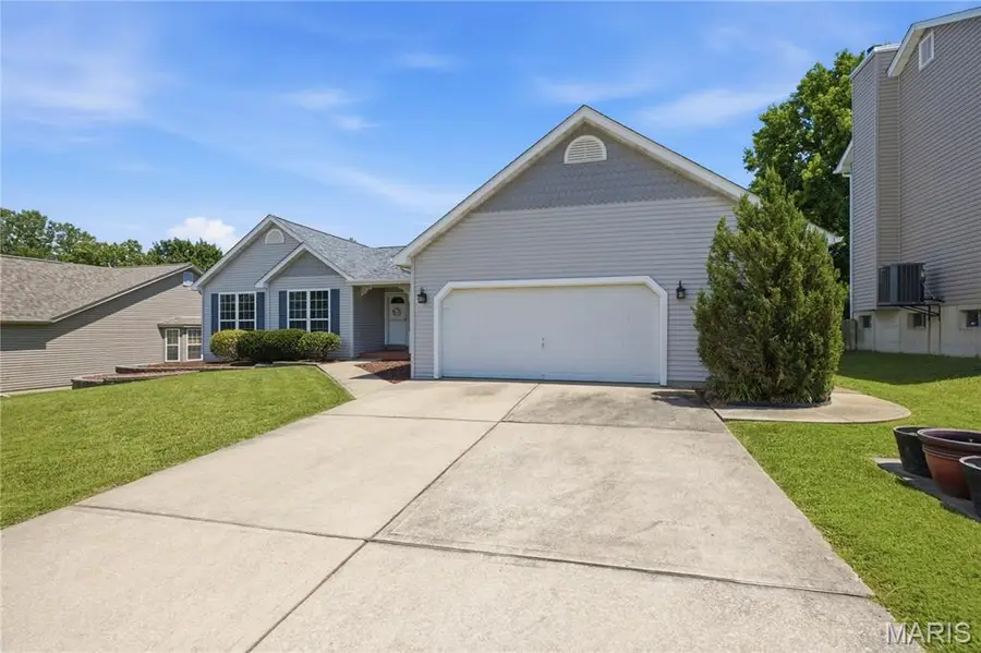 831 Glencorse Drive, Saint Peters, MO 63304 - #3