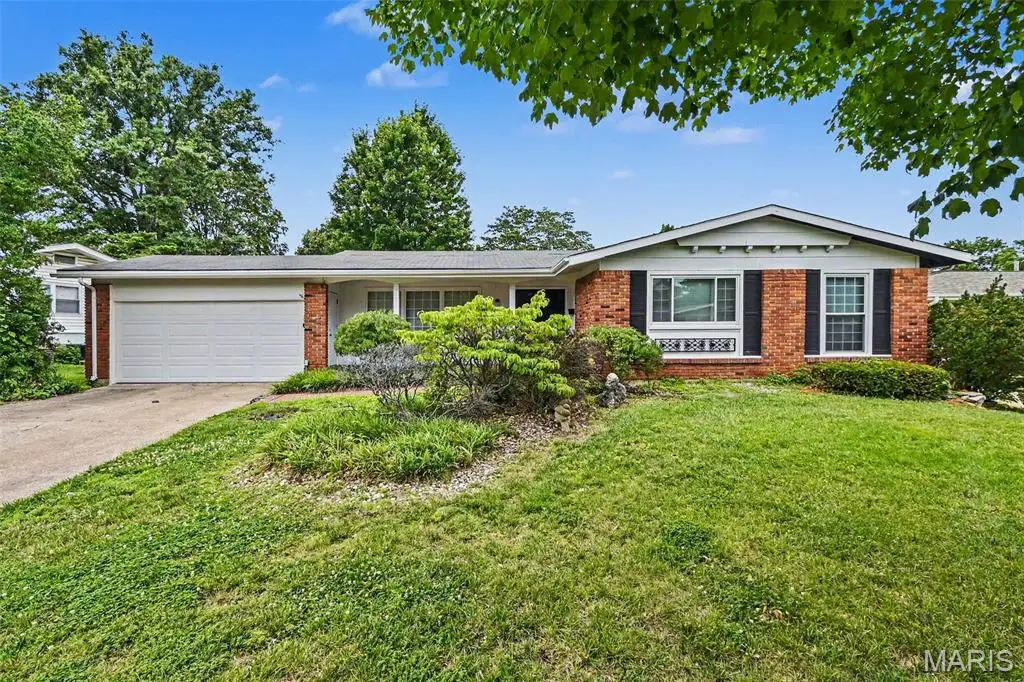 3265 Classic Drive, Florissant, MO 63033 - #1