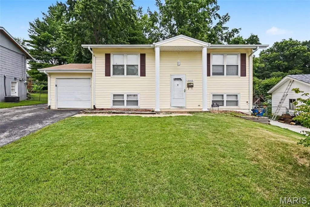 1555 Ville Gloria Lane, Hazelwood, MO 63042 - #1