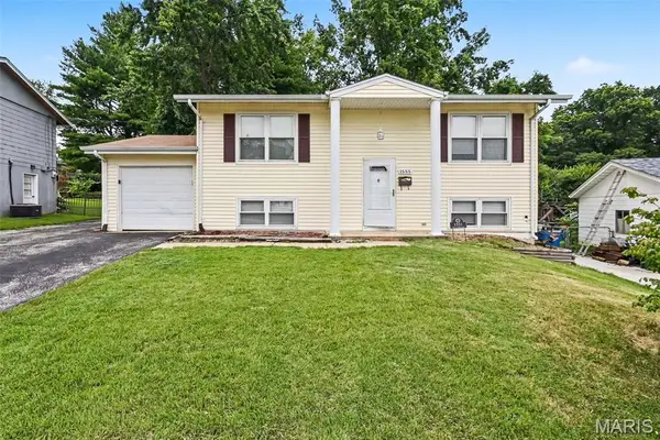 1555 Ville Gloria Lane, Hazelwood, MO 63042