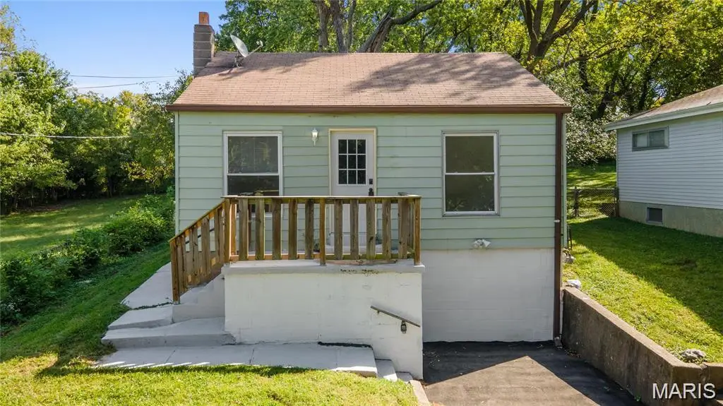 6166 Emerald Avenue, Ferguson, MO 63135 - #1