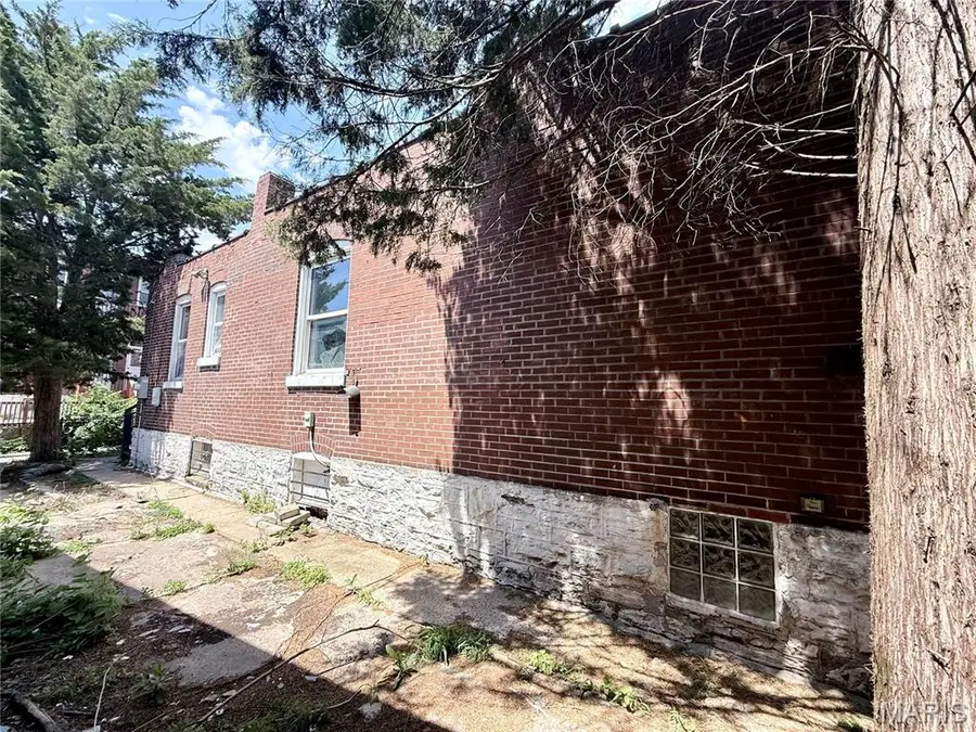 4409 Virginia Avenue, Saint Louis, MO 63111 - #2