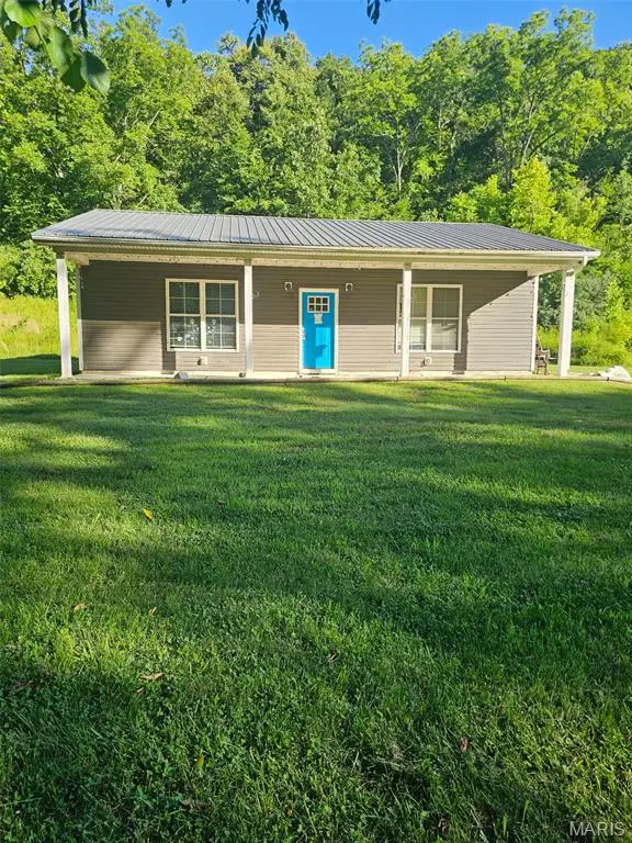 1329 Poor Farm Hollow Road, Hardin, IL 62047