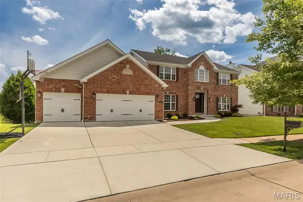 733 Castle Ridge Drive, Ballwin, MO 63021