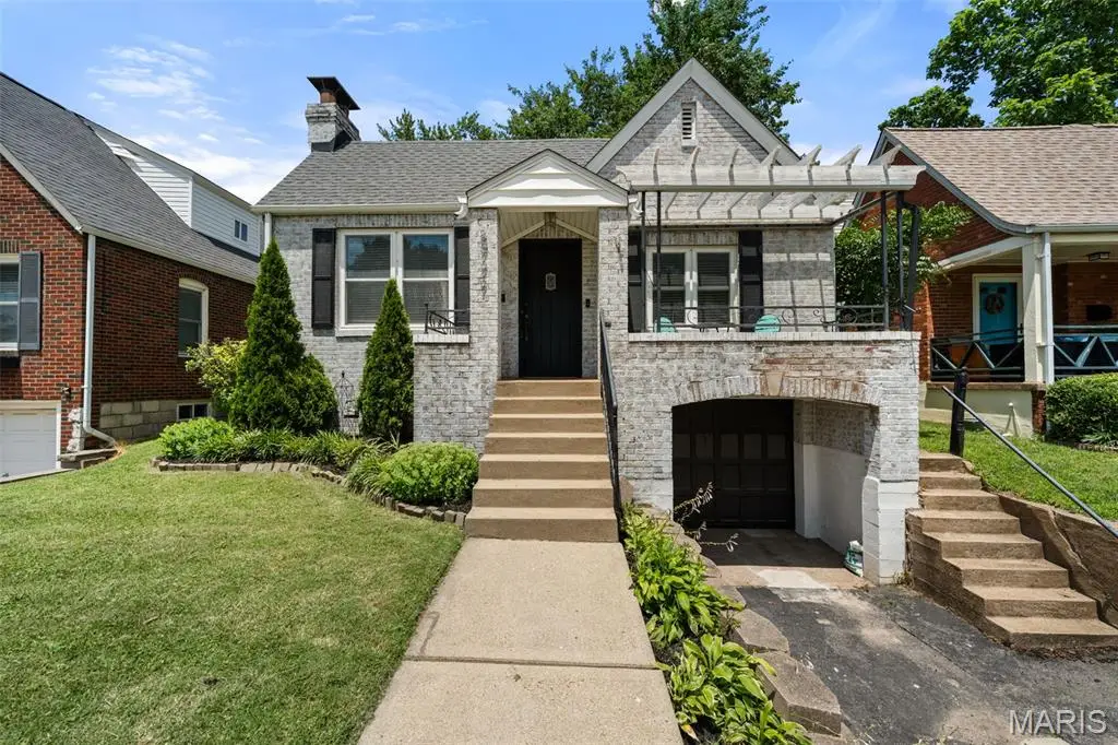 8777 Bridgeport Avenue, Brentwood, MO 63144 - #1