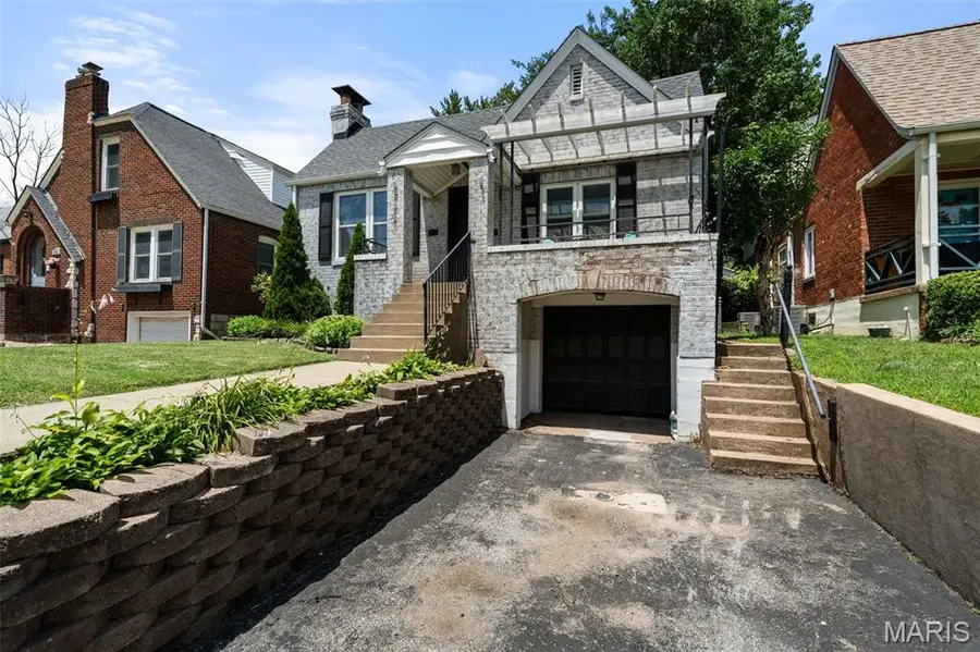 8777 Bridgeport Avenue, Brentwood, MO 63144 - #3