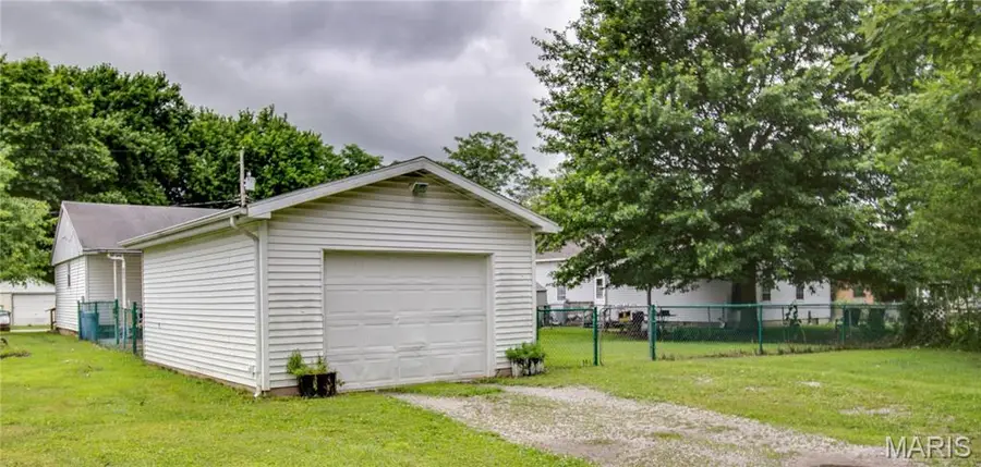 402 N Wood Street, Mulberry Grove, IL 62262 - #3