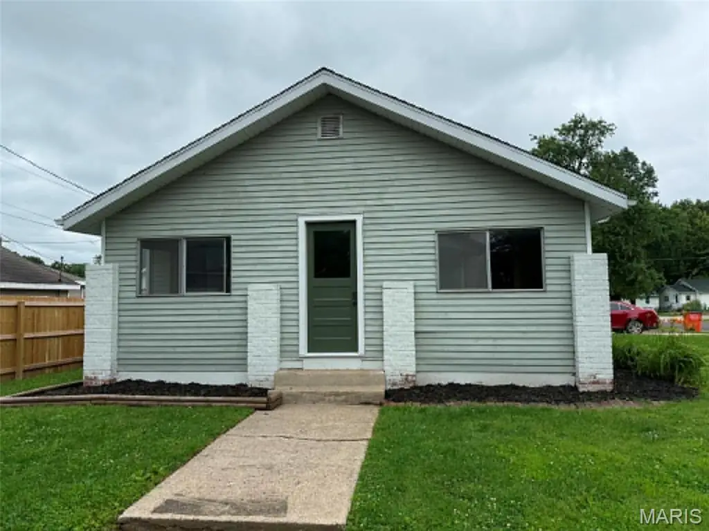 129 N Hudson Street, Vandalia, IL 62471 - #1