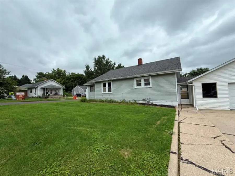 129 N Hudson Street, Vandalia, IL 62471 - #3