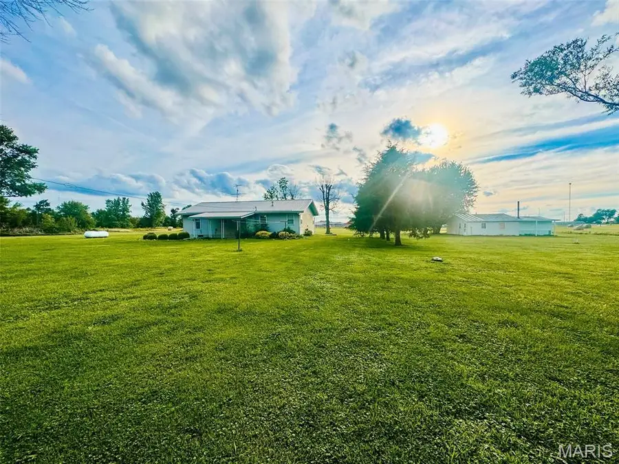 1149 E Us Highway 54, Vandalia, MO 63382 - #2