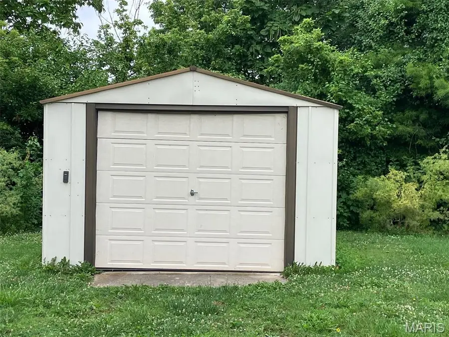 325 S Pine Street, Breese, IL 62230 - #3
