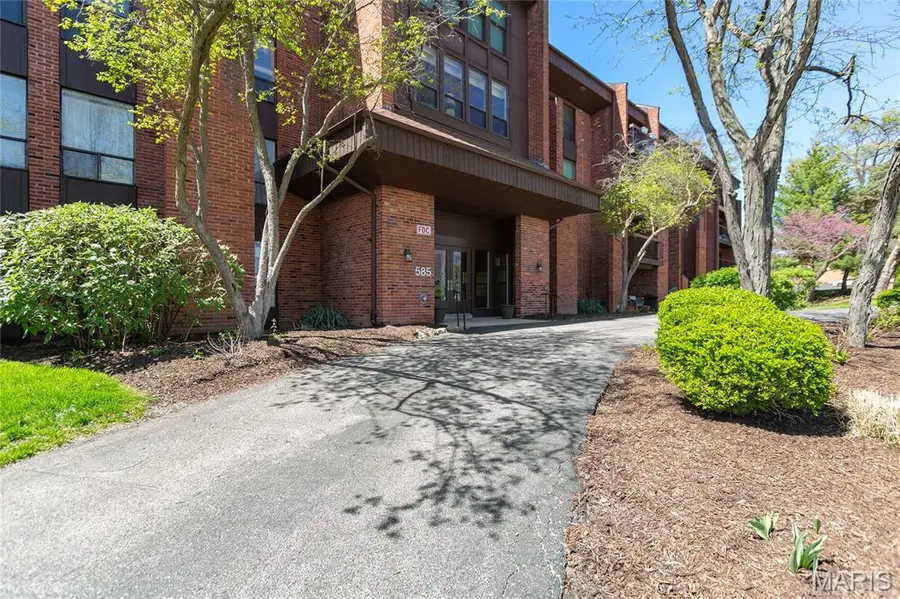 585 Coeur De Royale Drive #206, Creve Coeur, MO 63141 - #3