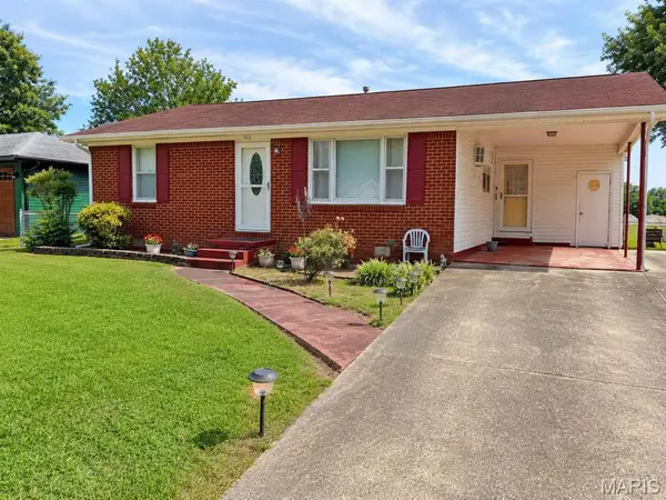 915 W St Francis St Street, Dexter, MO 63841