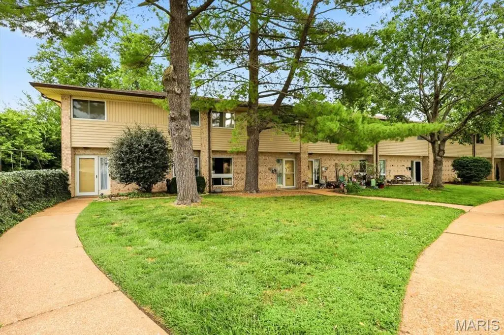 10053 Sakura Drive, Saint Louis, MO 63128 - #1