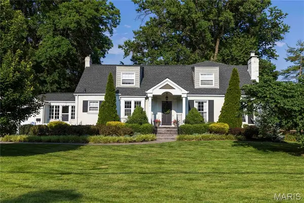 866 N Taylor Avenue, Kirkwood, MO 63122