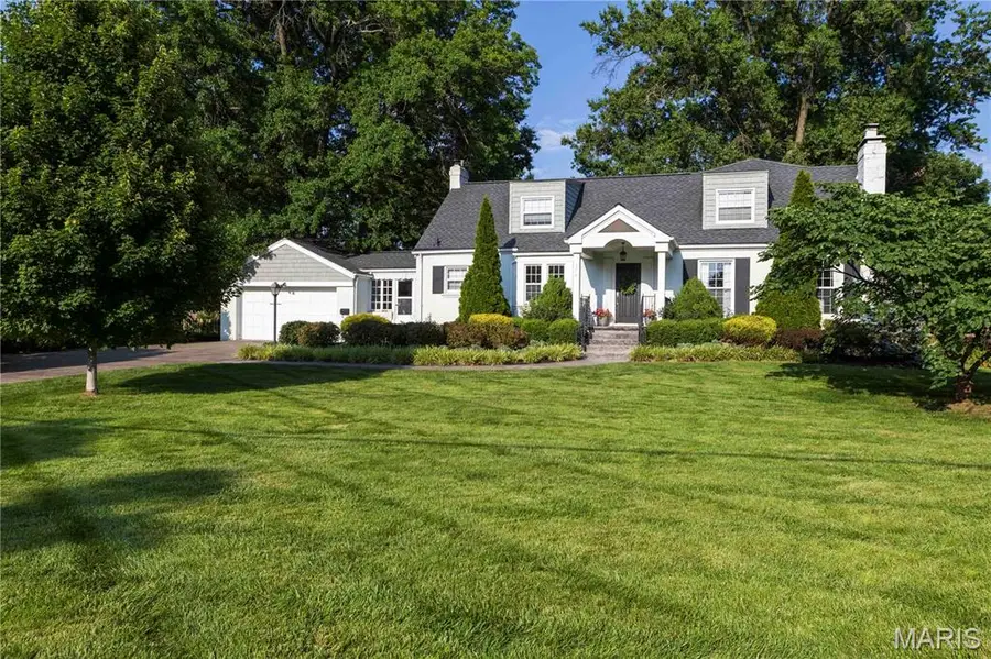 866 N Taylor Avenue, Kirkwood, MO 63122 - #2