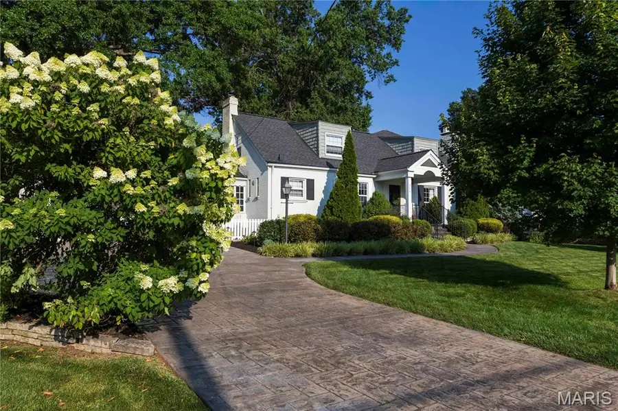 866 N Taylor Avenue, Kirkwood, MO 63122 - #3