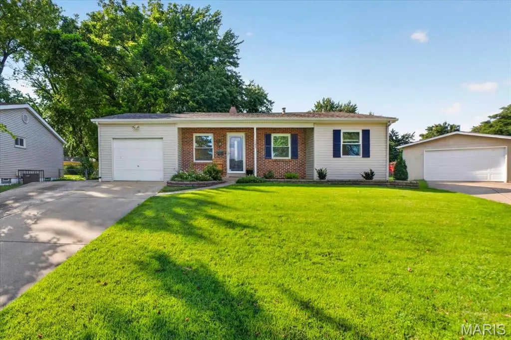 1285 Flora Lane, Florissant, MO 63031 - #1