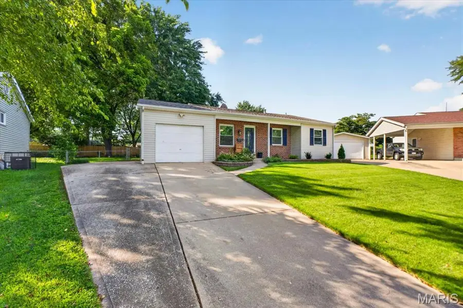 1285 Flora Lane, Florissant, MO 63031 - #3
