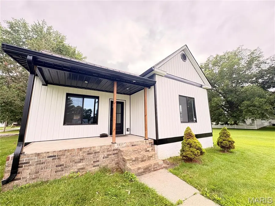 200 W 7th North Street, Mount Olive, IL 62069 - #2