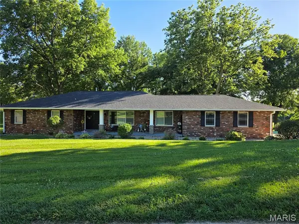 8 W Lockhaven Ct Court, Edwardsville, IL 62025