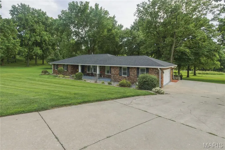 8 W Lockhaven Ct Court, Edwardsville, IL 62025 - #3