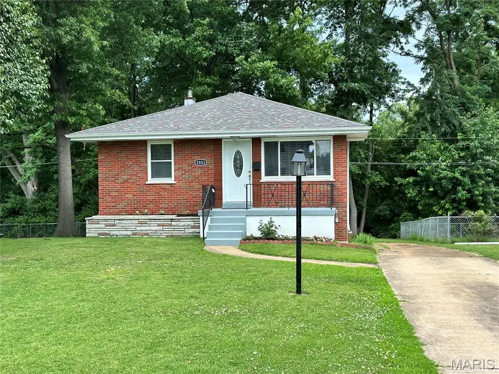 3951 E Dallas Court, Bella Villa, MO 63125 - #1