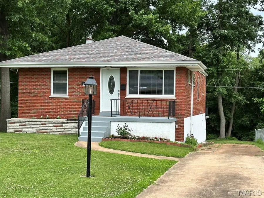 3951 E Dallas Court, Bella Villa, MO 63125 - #2