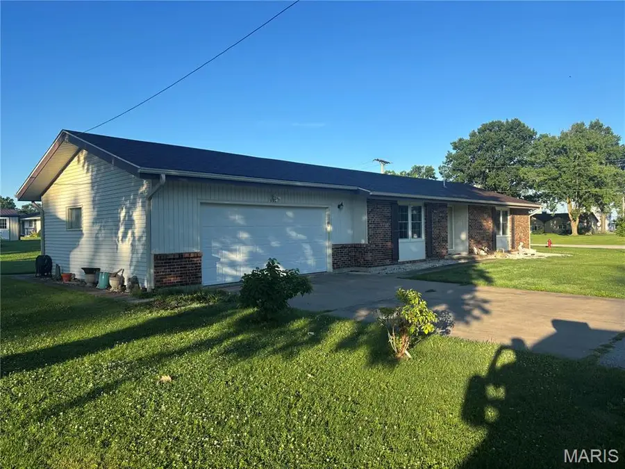 107 Charles Street, Shelbina, MO 63468 - #2