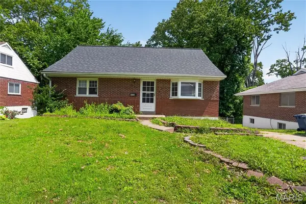 8643 Belcrest Lane, St John, MO 63114