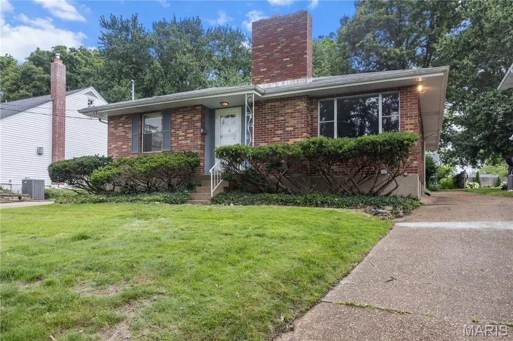 1053 Chelsea Avenue, Glendale, MO 63122 - #1