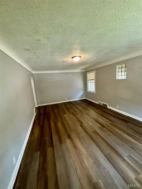 6035 Margaretta Avenue, Saint Louis, MO 63120 - #2