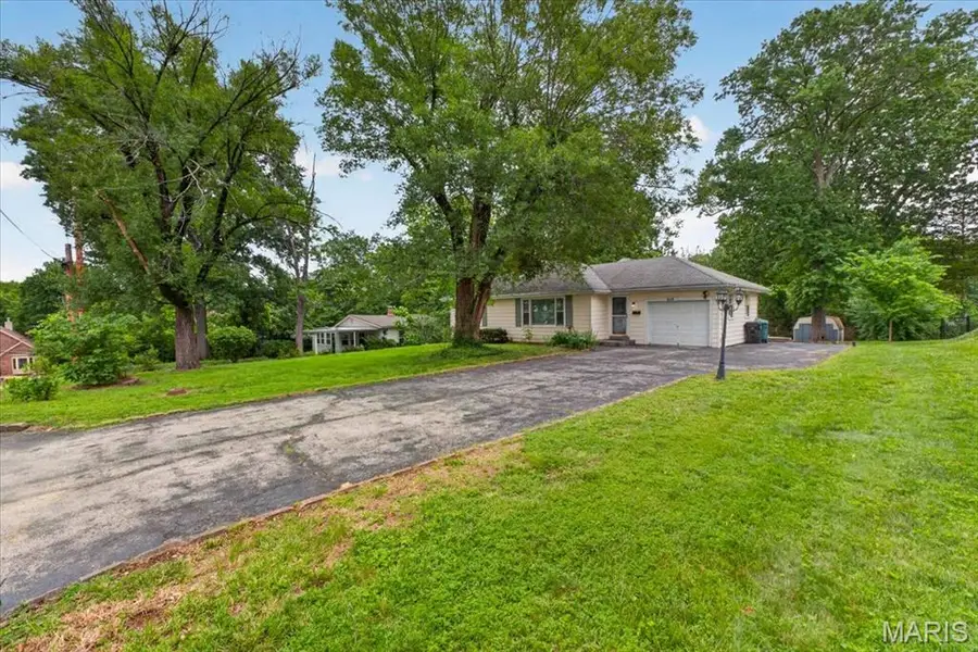 814 Arminda Avenue, Kirkwood, MO 63122 - #3