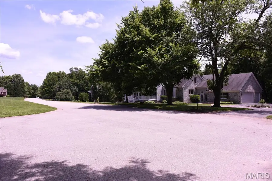 5125 Valleyview Drive, Alton, IL 62002 - #3