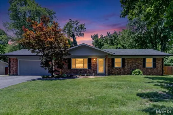 18 Twin Oaks Drive, St Charles, MO 63303