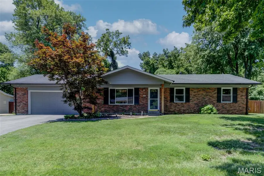 18 Twin Oaks Drive, Saint Charles, MO 63303 - #2