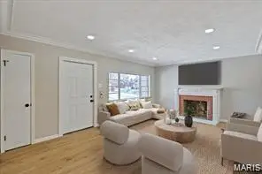 6902 Ira Avenue, Saint Louis, MO 63121 - #2