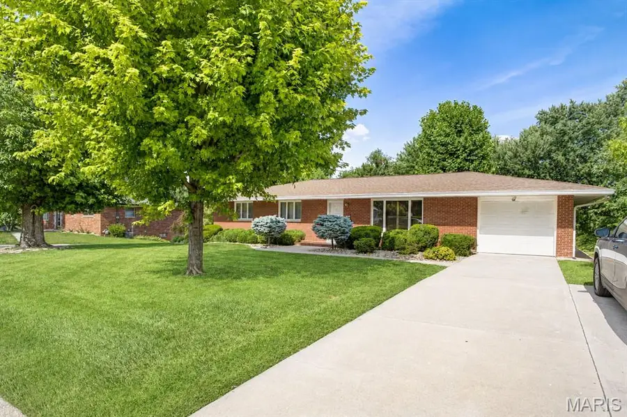 4 Chapel Court, Collinsville, IL 62234 - #2