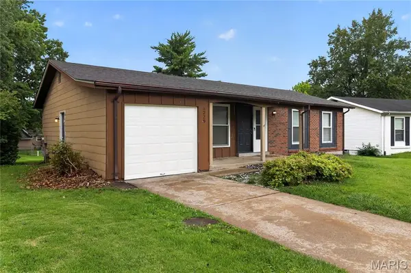 6220 Pennyrich Court, Florissant, MO 63033