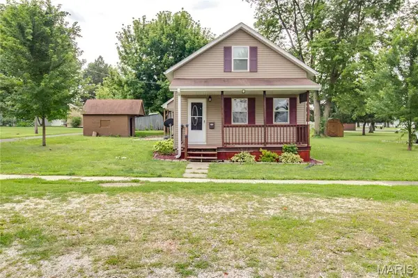821 Locust Street, Carrollton, IL 62016