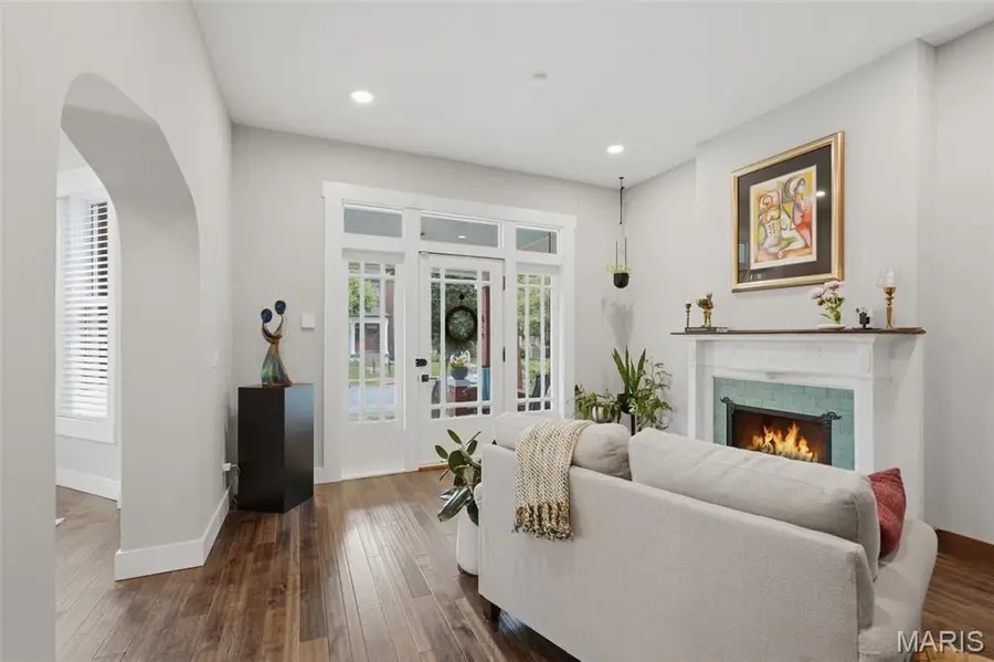 4225 Maryland Avenue, Saint Louis, MO 63108 - #3