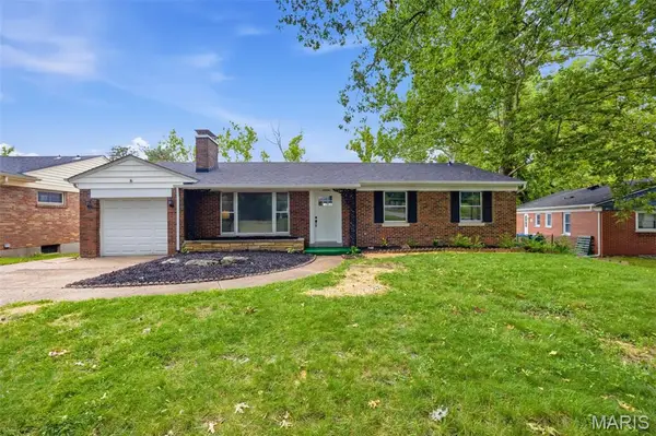 8605 Mayflower Court, University City, MO 63132