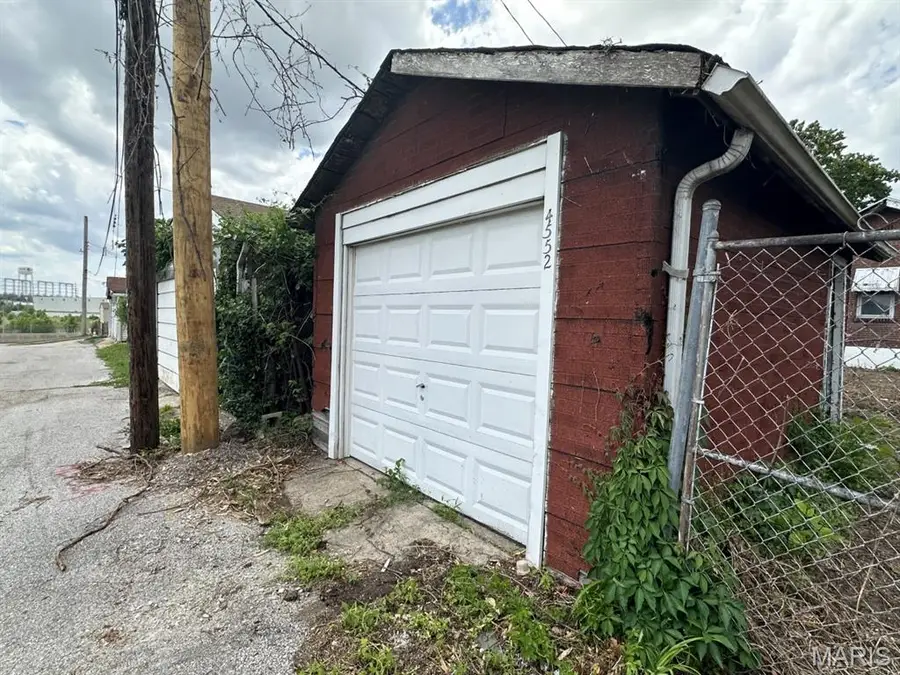 4552 Arlington Avenue, Saint Louis, MO 63120 - #3
