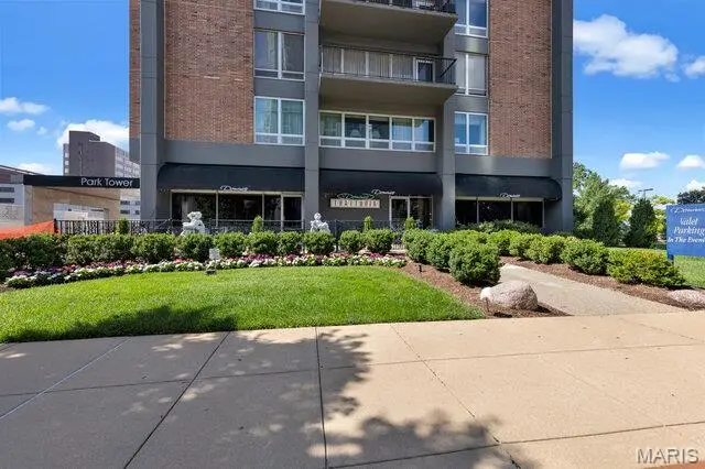 200 S Brentwood Boulevard S #14C, Clayton, MO 63105 - #2