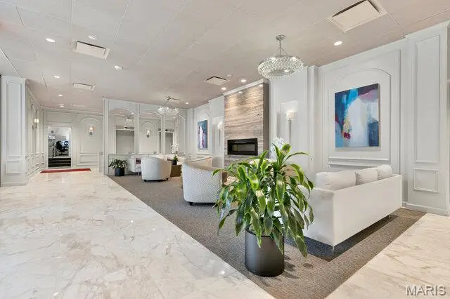 200 S Brentwood Boulevard S #14C, Clayton, MO 63105 - #3
