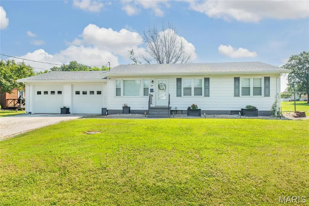 917 Sumner Street, Jerseyville, IL 62052 - #1