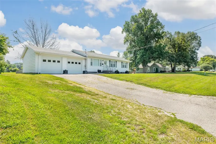 917 Sumner Street, Jerseyville, IL 62052 - #2
